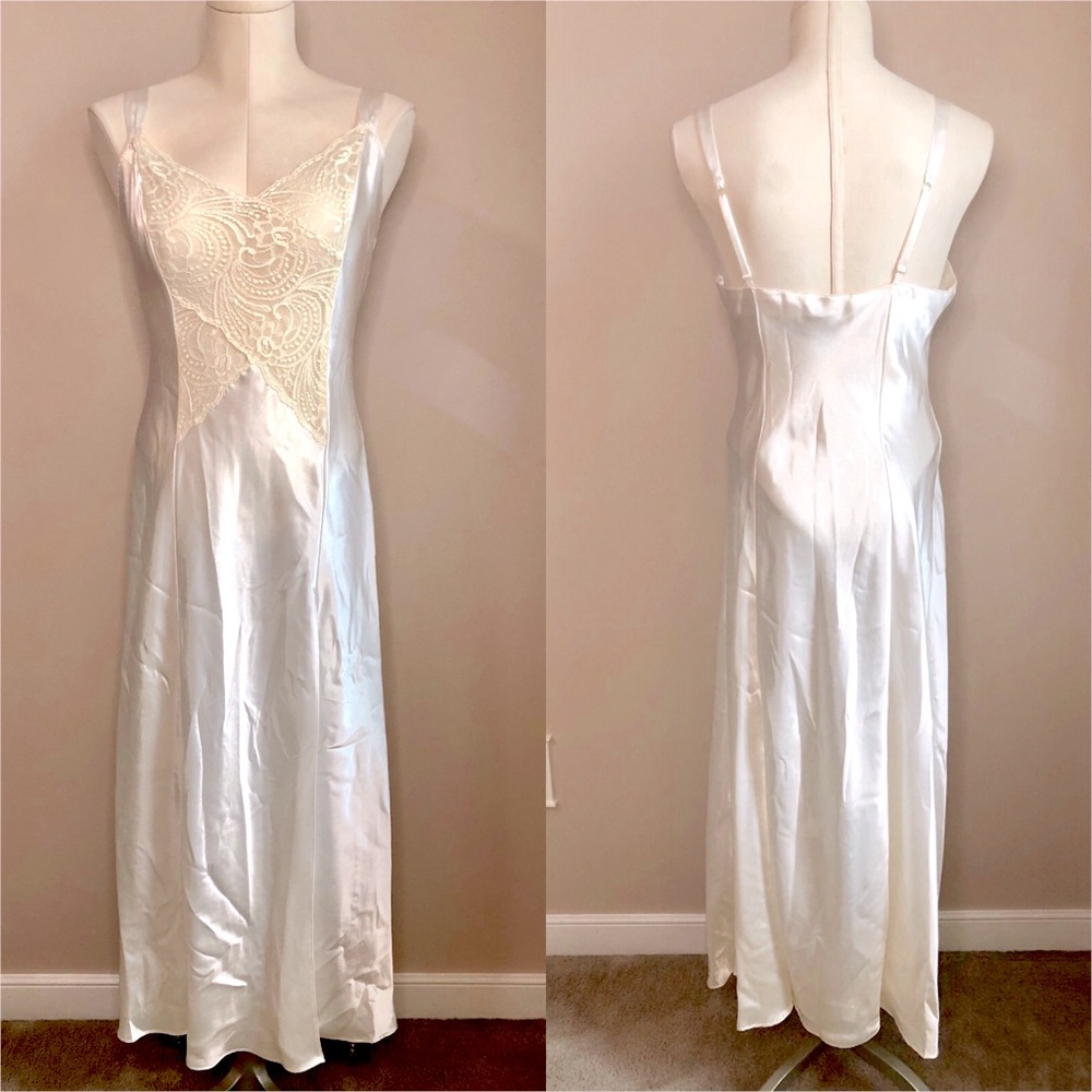 VINTAGE Victoria’s Secret Ivory Lace Nightgown